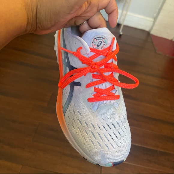 Asics Novablast 2 Womens 9 Shoes White Running Sneaker Gym Athletic 1012B152 - Picture 12 of 13